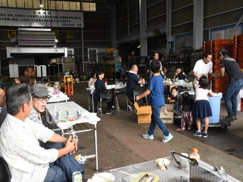 交流を深める社員たちの様子